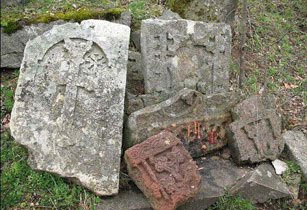 turkish-vandals-desecrate-armenian-graves-again